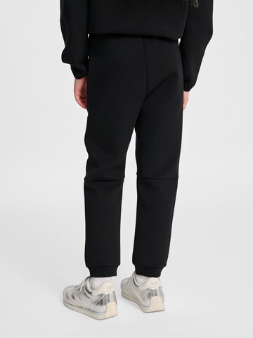 Effilé Pantalon de sport Hummel en noir
