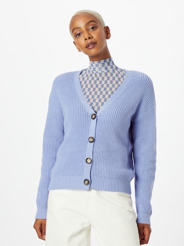 Cardigan 'Karie' PIECES en bleu : devant