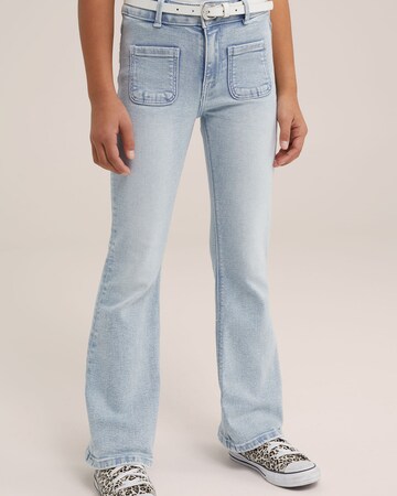 WE Fashion Flared Jeans in Blauw: voorkant