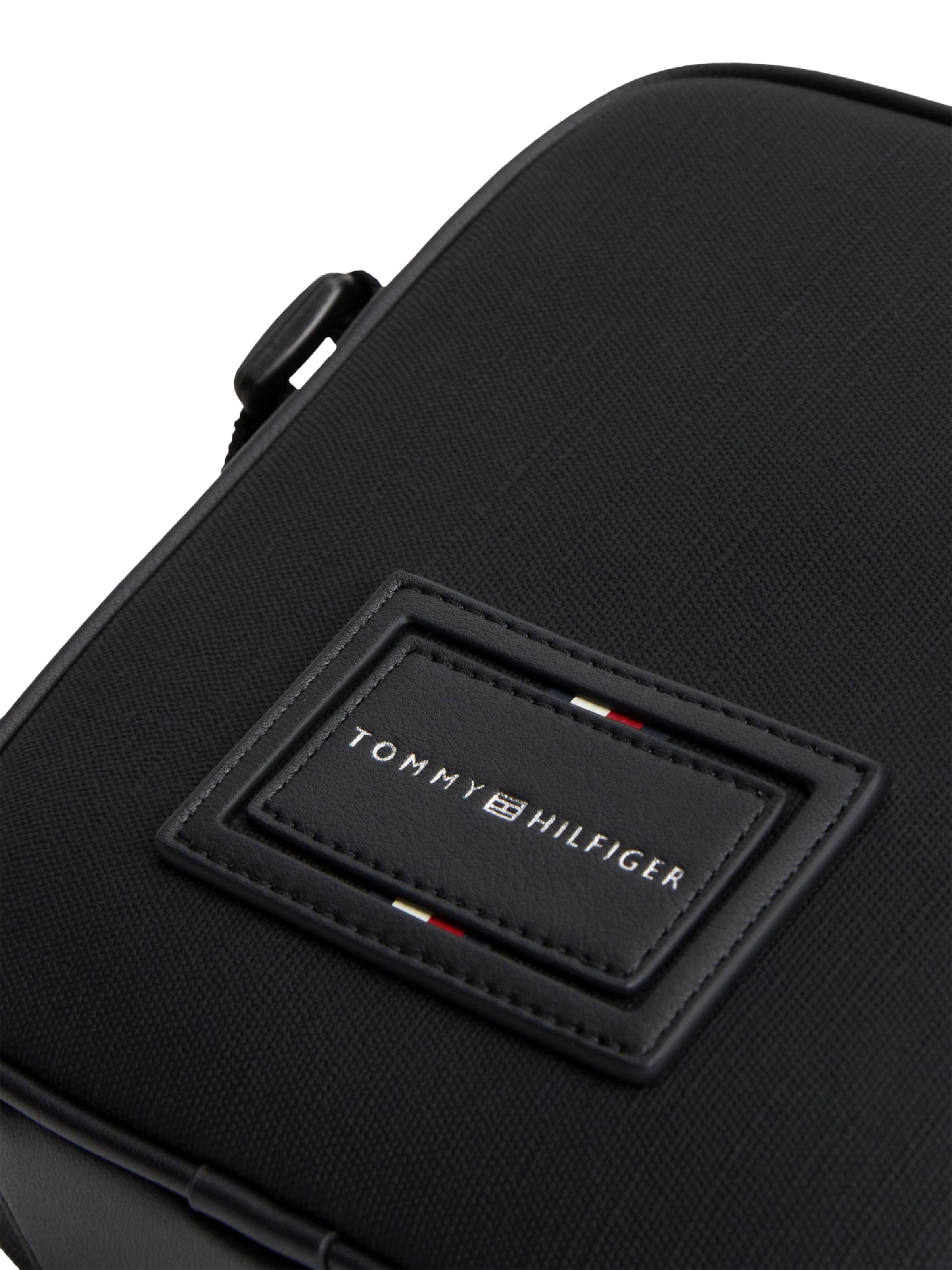 juoda TOMMY HILFIGER Rankinė su ilgu dirželiu 'FOUNDATION'