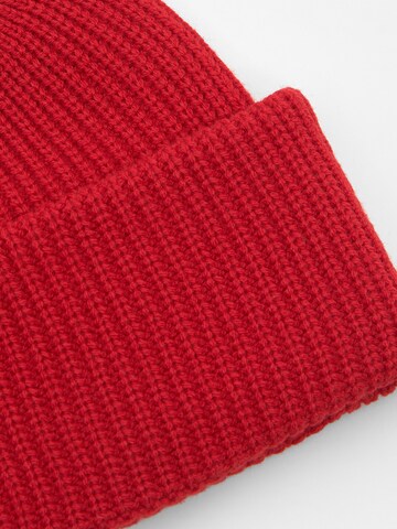 Pull&Bear Beanie in Red
