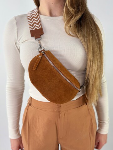 lePelou Fanny Pack 'NOA small' in Brown