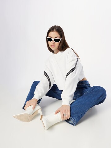 Calvin Klein Jeans Sweatshirt in Weiß