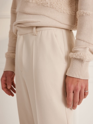 Regular Pantalon à plis 'Julius ' Guido Maria Kretschmer Men en beige : devant