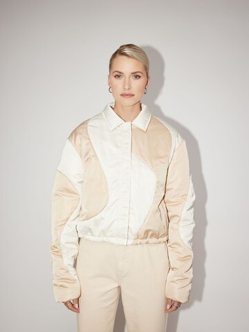 Veste mi-saison 'JULIENA' LeGer by Lena Gercke en beige : devant