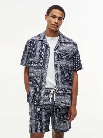 TOMMY HILFIGER Comfort Fit Риза в синьо: отпред