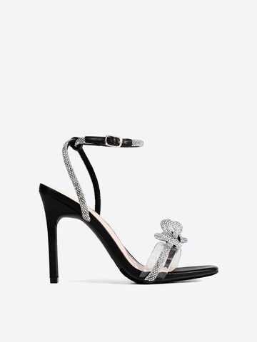 Dream Pairs Strap Sandals in Black