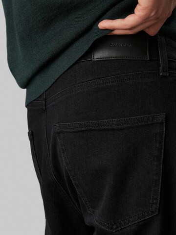 Calvin Klein Tapered Jeans in Schwarz