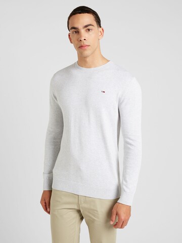 Tommy Jeans Sweater 'ESSENTIAL' in Grey: front