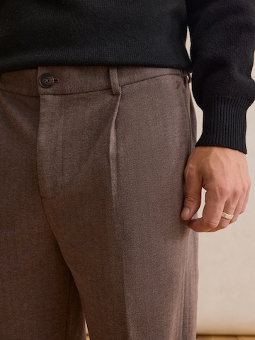 DAN FOX APPAREL Regular Pleat-front trousers 'Charlie' in Brown