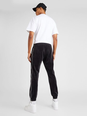 Nike Sportswear Tapered Broek in Zwart