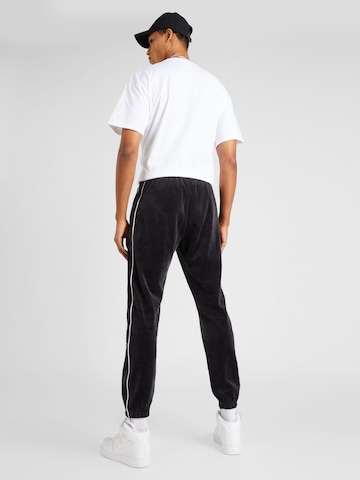 Tapered Pantaloni di Nike Sportswear in nero