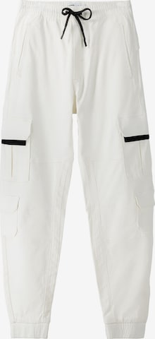 Bershka Карго панталон в бяло: отпред
