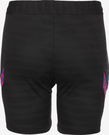 NIKE Skinny Sportshorts in Schwarz