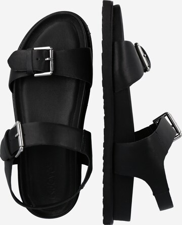 INUOVO Sandals in Black