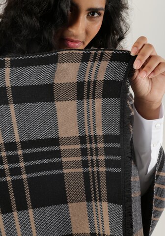 Aniston SELECTED Cape in Grau