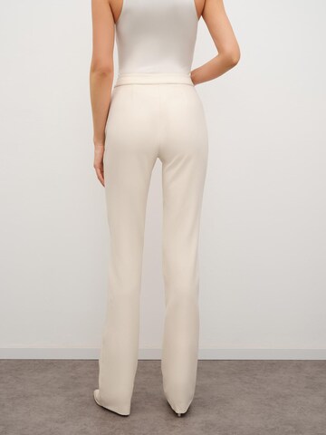 évasé Pantalon 'Tall' RÆRE by Lorena Rae en blanc