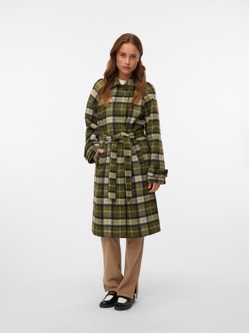 VERO MODA Преходно палто в зелено