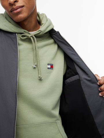 Tommy Jeans Átmeneti dzseki - szürke
