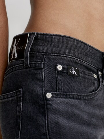 Calvin Klein Jeans Tapered Jeans i svart