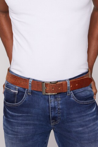 CAMP DAVID Gürtel aus Leder mit Logo auf der Metallschließe in Braun: Vorderseite