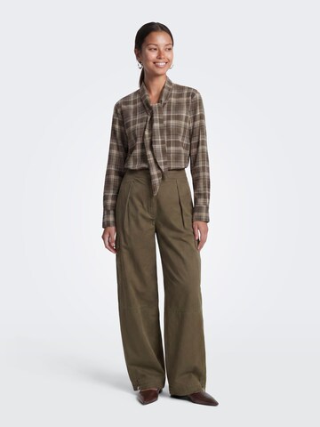 Loosefit Pantaloni cargo 'TOVIA' di ONLY in verde: frontale