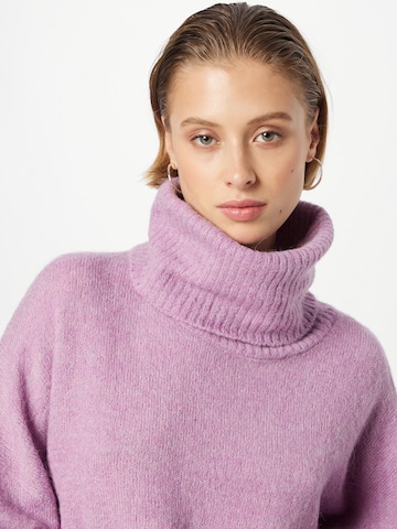 purpurinė ICHI Megztinis 'Kamara'