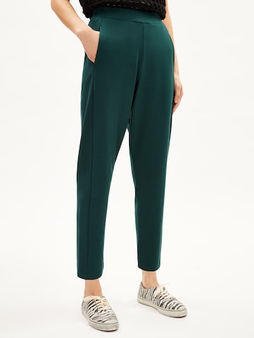 regular Pantaloni 'MAGDAALENA' di ARMEDANGELS in verde: frontale