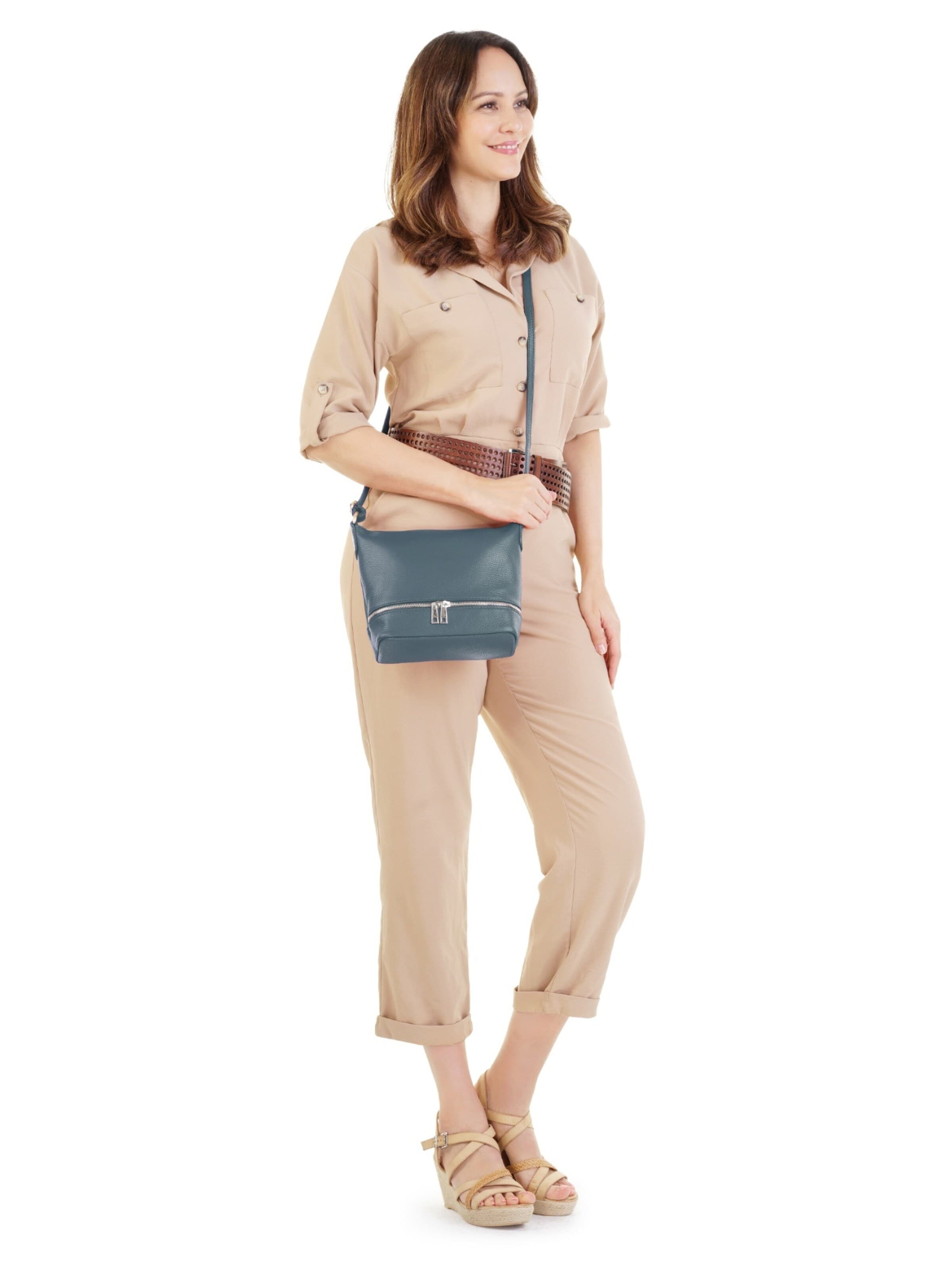 Cluty Crossbody Bag in Blue: front