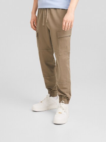 Bershka Tapered Cargo Pants in Beige: front