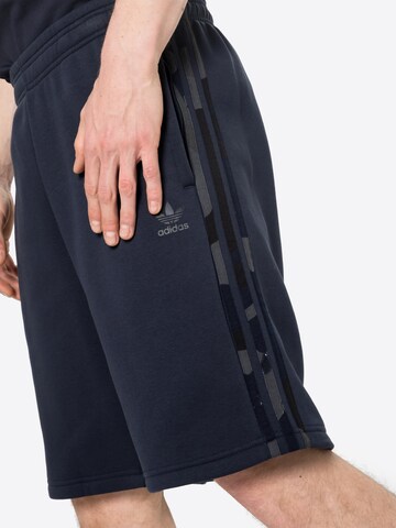 ADIDAS ORIGINALS Regular Shorts in Blau