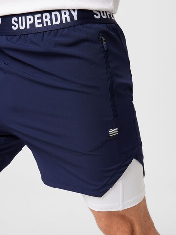 Slimfit Pantaloni sport de la Superdry pe albastru