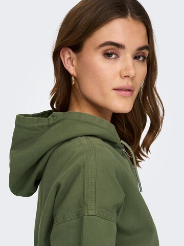 ONLY Демисезонная куртка 'Kenzie' в Зеленый