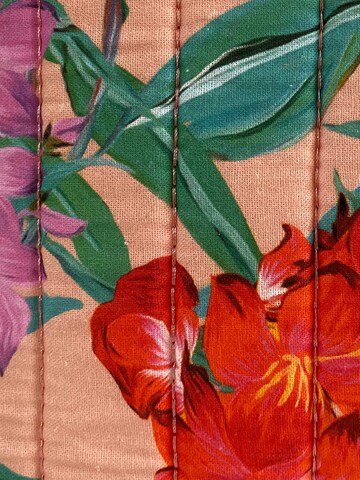 Marylène Madou - Bolsa de maquillaje 'Quilted Small ‘Hydrangeas’ in Light Coral Toiletry Bag / Wash Bag' en rosa