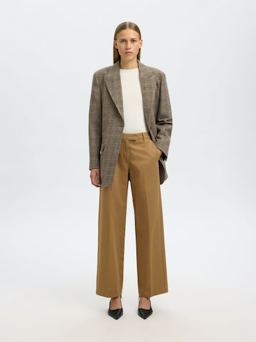 Wide leg Pantaloni con piega frontale di SELECTED in marrone