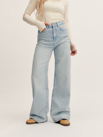 Tatiana Zidekova Широки крачоли Дънки в синьо: отпред