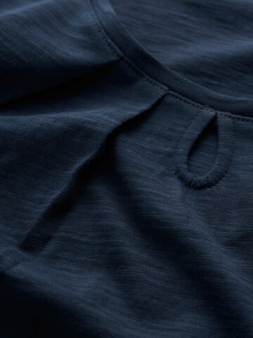 Tricou 'Appletree' de la Seasalt Cornwall pe albastru