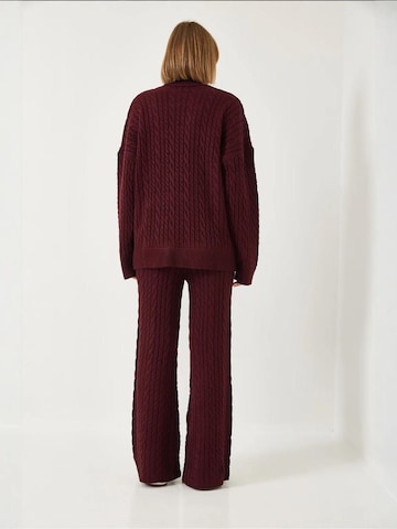 Completo pantalone di Bianco Lucci in rosso