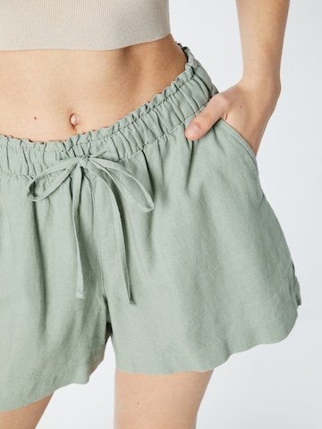 GAP Loosefit Shorts in Grün