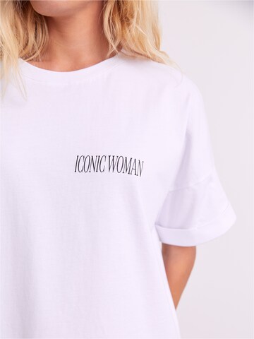 ABOUT YOU x Iconic by Tatiana Kucharova قميص 'Charlie' بلون أبيض