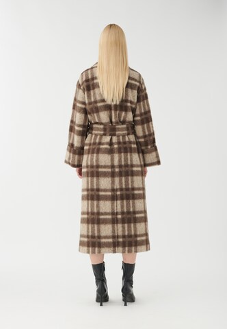 Cappotto di mezza stagione di Dea Kudibal in marrone