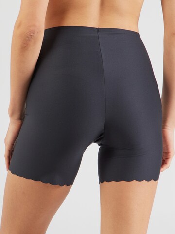 Pantaloni modelatori de la Skiny pe negru