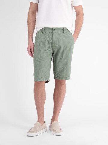 LERROS Regular Chino-Shorts aus Baumwolle in leichter Seersucker-Qualität in Grün