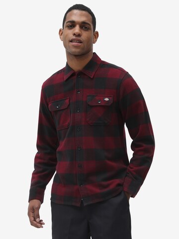 DICKIES - Regular Fit Camisa 'NEW SACRAMENTO' em vermelho: frente