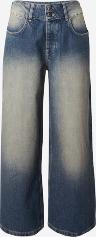 Jean SHYX en bleu : devant