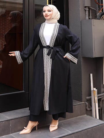 MODAMIHRAM Tunic in Black: front