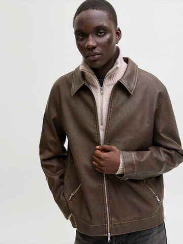 JACK & JONES Φθινοπωρινό και ανοιξιάτικο μπουφάν σε καφέ