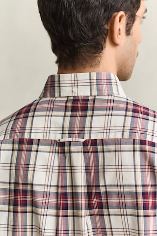 GANT Regular Fit Paita värissä punainen