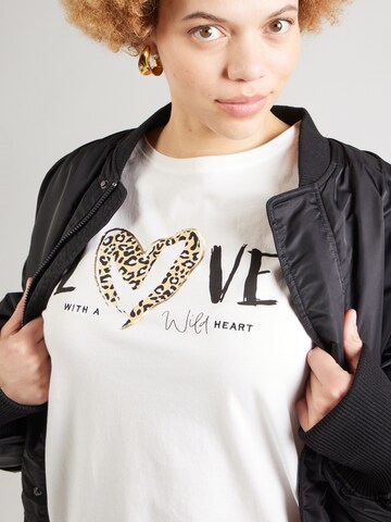 ONLY Carmakoma - Camiseta 'CARFREA' en blanco