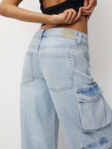 Pull&Bear Wide Leg Cargojeans i blå